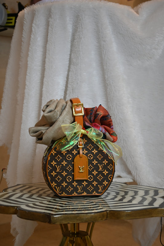 CHAPEAU HANDBAG VASE