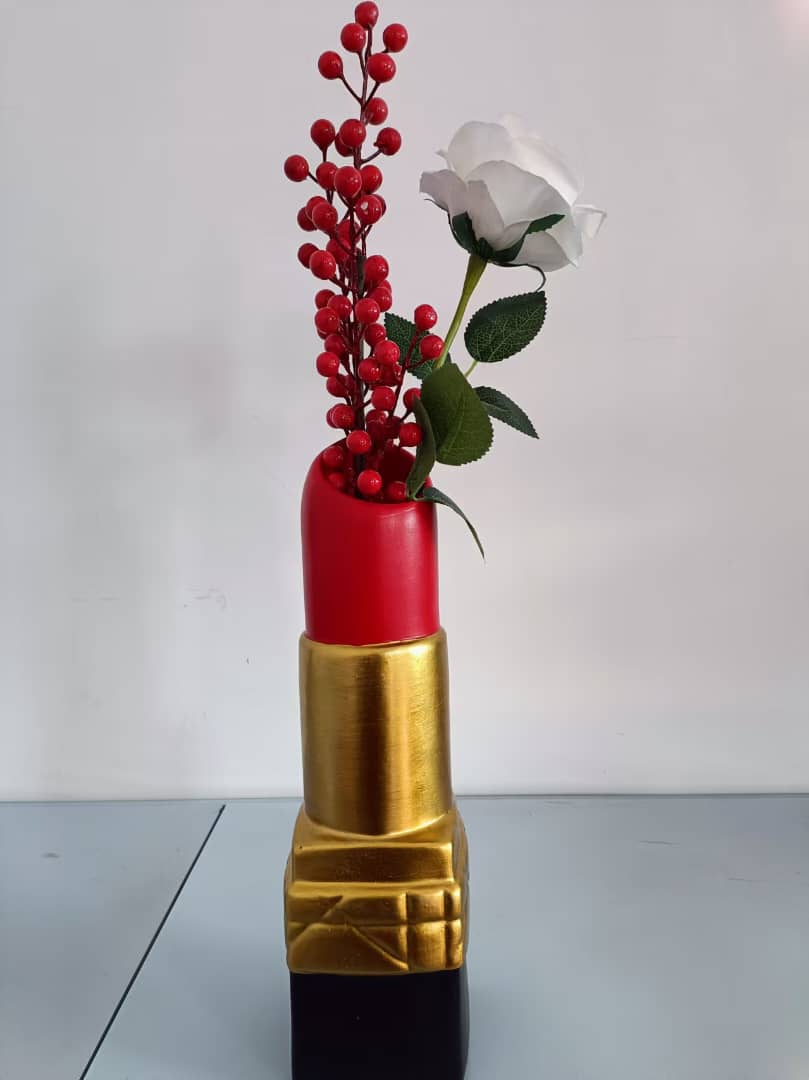 LIPSTICK VASE