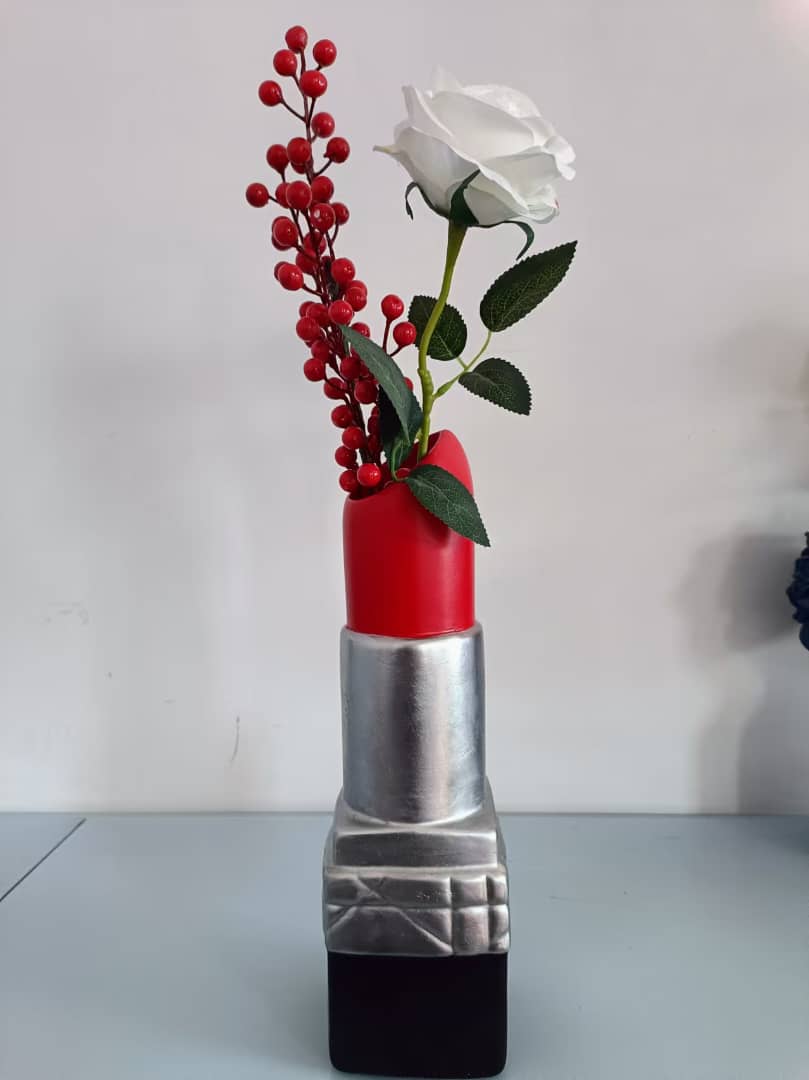 LIPSTICK VASE